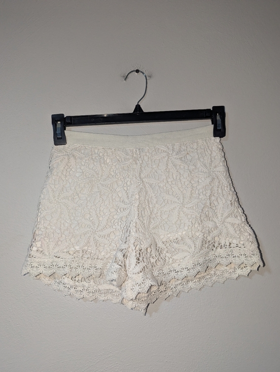 Sabo Skirt Pants - 6 Sabo Skirt Cream Lace Zip Back Shorts
